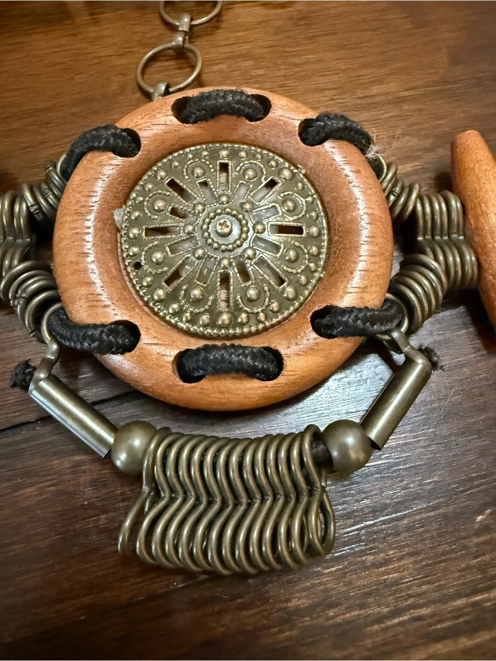 VIntage Women Concho Belt Metal Medallion Wood BOHO Bohemian Coachella 35